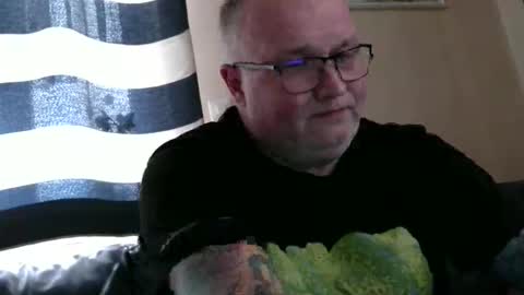 Snapshot of curtus14 chatting on 11-15-25, 02:57 curtus14 online show from 11-15-25, 02:57