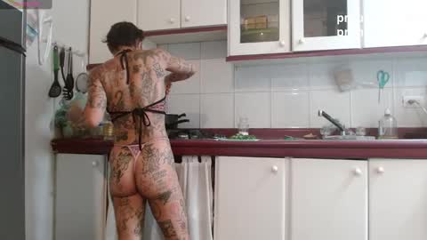 Snapshot of curuba_ chatting on 12-12-24, 05:37 Curuba online show from 12-12-24, 05:37