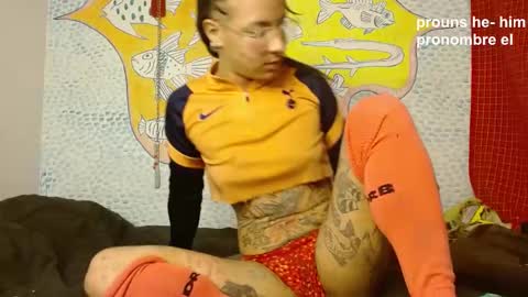 Snapshot of curuba_ chatting on 12-19-24, 08:23 Curuba online show from 12-19-24, 08:23