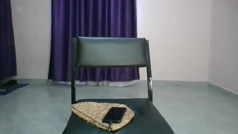 Essie online show from 02-24-25, 01:53