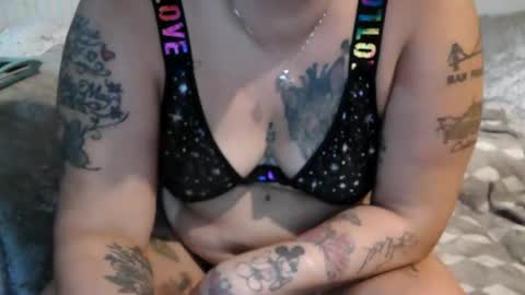 Snapshot of curvybbwqueen chatting on 09-27-25, 12:48 curvybbwqueen online show from 09-27-25, 12:48