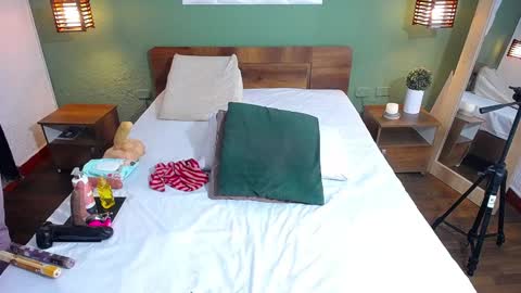 Danna online show from 12-24-24, 02:54