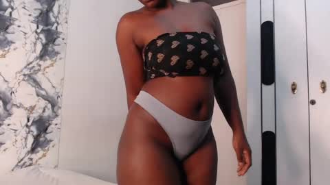 Snapshot of curvyj255 chatting on 07-28-26, 07:39 curvyj255 online show from 07-28-26, 07:39