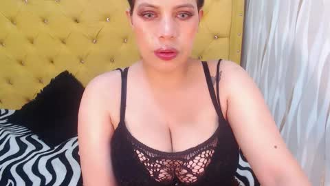 Snapshot of curvyjulieth chatting on 09-18-25, 04:36 Julieth online show from 09-18-25, 04:36