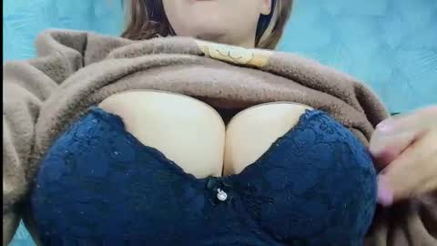Snapshot of curvyjulieth chatting on 05-04-26, 11:34 Julieth online show from 05-04-26, 11:34