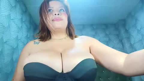 Snapshot of curvyjulieth chatting on 05-08-26, 07:52 Julieth online show from 05-08-26, 07:52
