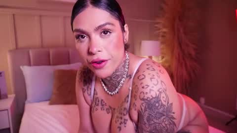 Snapshot of curvyliciouss chatting on 06-19-26, 06:45 Samantha online show from 06-19-26, 06:45