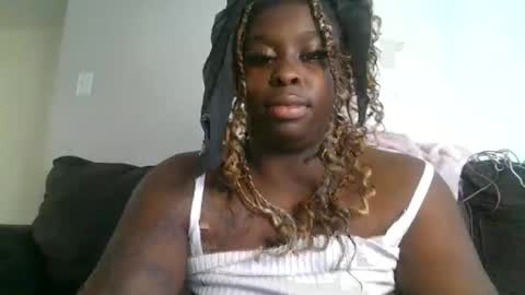 Snapshot of curvyychocolate chatting on 12-30-24, 04:40 curvyychocolate online show from 12-30-24, 04:40