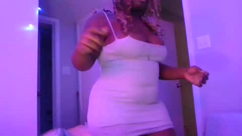 Snapshot of curvyychocolate chatting on 01-27-25, 11:54 curvyychocolate online show from 01-27-25, 11:54