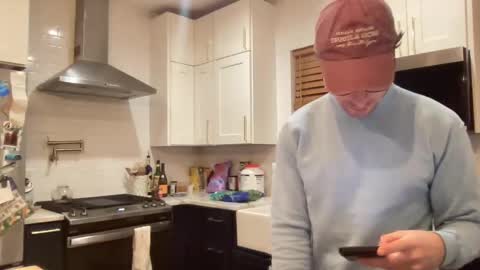 Snapshot of cutcollection chatting on 01-25-25, 01:32 CutCollection online show from 01-25-25, 01:32