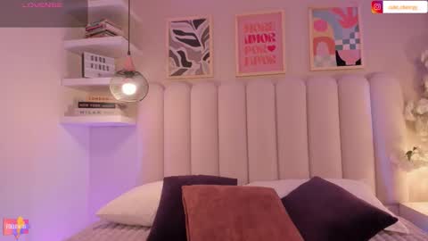 Snapshot of cute__cherry_ chatting on 10-30-25, 08:31 Amber online show from 10-30-25, 08:31