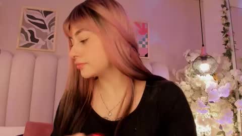 Snapshot of cute__cherry_ chatting on 11-04-25, 09:03 Amber online show from 11-04-25, 09:03