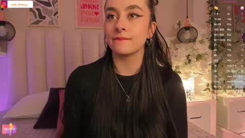 Snapshot of cute__cherry_ chatting on 11-20-25, 11:04 Amber online show from 11-20-25, 11:04