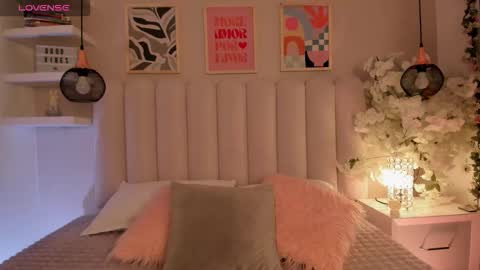 Snapshot of cute__cherry_ chatting on 11-27-25, 08:33 Amber online show from 11-27-25, 08:33