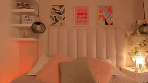 Snapshot of cute__cherry_ chatting on 12-22-25, 08:17 Amber online show from 12-22-25, 08:17