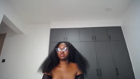 Liya online show from 05-18-26, 07:41