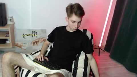 Snapshot of cute_brian chatting on 10-23-25, 03:11 Im Brian online show from 10-23-25, 03:11