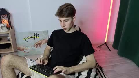 Snapshot of cute_brian chatting on 10-28-25, 12:30 Im Brian online show from 10-28-25, 12:30