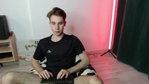 Snapshot of cute_brian chatting on 11-02-25, 05:04 Im Brian online show from 11-02-25, 05:04