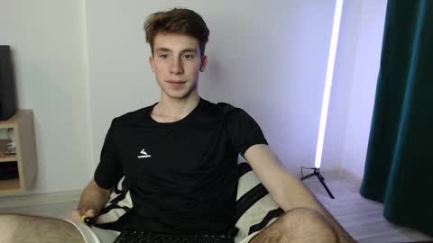 Snapshot of cute_brian chatting on 11-09-25, 04:38 Im Brian online show from 11-09-25, 04:38