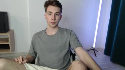 Snapshot of cute_brian chatting on 12-01-25, 03:28 Im Brian online show from 12-01-25, 03:28