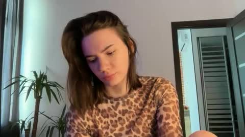 Snapshot of cute_bubbles chatting on 05-31-26, 01:29 cute_bubbles online show from 05-31-26, 01:29