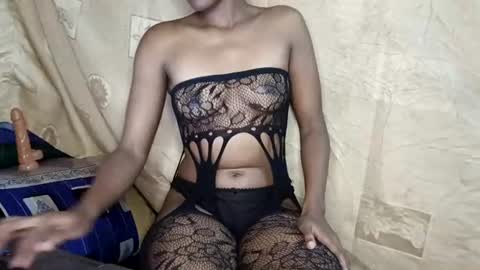 Snapshot of cute_favour2001 chatting on 06-14-26, 11:12 favour online show from 06-14-26, 11:12
