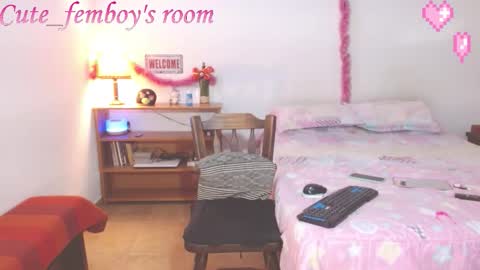 Snapshot of cute_femboy420 chatting on 11-28-25, 12:24 Valeria Vergara online show from 11-28-25, 12:24