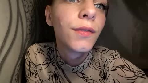 cute_foxis online show from 06-16-26, 09:17