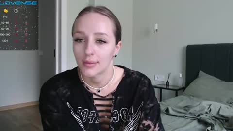 cute_girl_mia__ online show from 07-04-26, 06:30