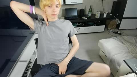 Snapshot of cute_grecha chatting on 05-26-26, 06:15 Grisha online show from 05-26-26, 06:15