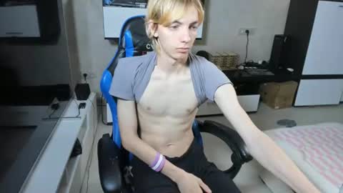 Snapshot of cute_grecha chatting on 06-11-26, 07:17 Grisha online show from 06-11-26, 07:17