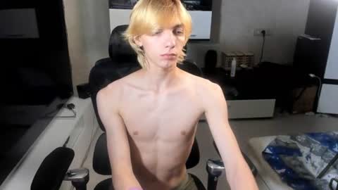 Snapshot of cute_grecha chatting on 06-29-26, 04:29 Grisha online show from 06-29-26, 04:29