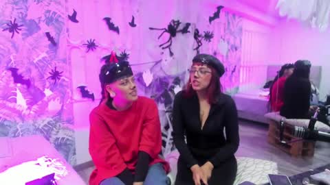 Sofa  online show from 10-31-25, 03:46