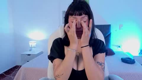 Sofa  online show from 03-18-26, 12:08