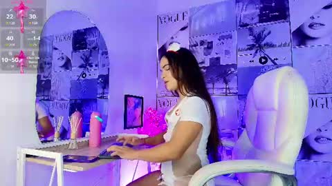 Snapshot of cute_horny12 chatting on 06-18-26, 01:59 Cute horny1 online show from 06-18-26, 01:59