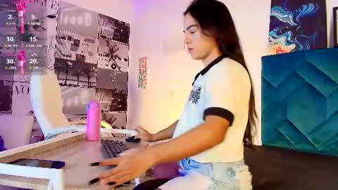Snapshot of cute_horny12 chatting on 07-31-26, 01:32 Cute horny1 online show from 07-31-26, 01:32