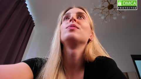 Snapshot of cute_milana chatting on 06-03-26, 02:33 Milana online show from 06-03-26, 02:33