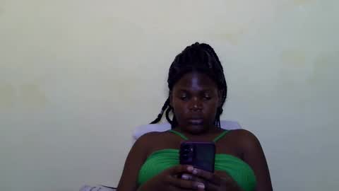 Snapshot of cute_roxie chatting on 12-18-24, 09:04 cute_roxie online show from 12-18-24, 09:04
