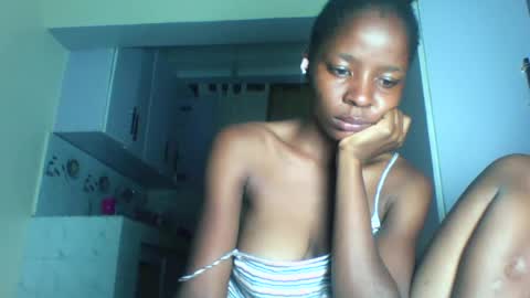 Snapshot of cute_sexy3 chatting on 06-28-26, 10:05 SHARON online show from 06-28-26, 10:05