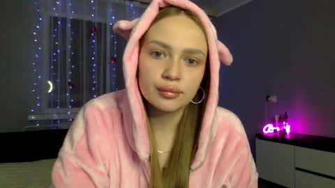 cute_shy06 online show from 12-14-25, 07:51