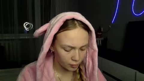 cute_shy06 online show from 01-06-26, 07:06