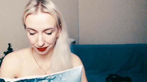 cute_smile_shy online show from 01-08-25, 04:23