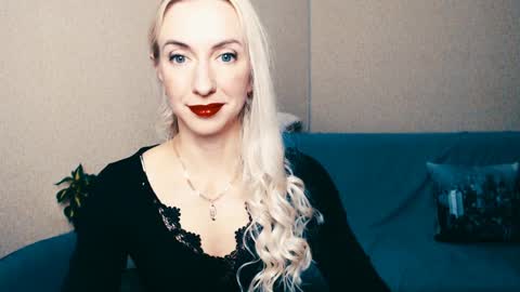 cute_smile_shy online show from 01-10-25, 09:31