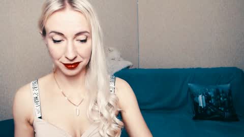 cute_smile_shy online show from 01-17-25, 09:50