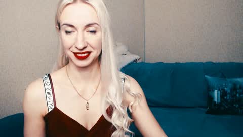 cute_smile_shy online show from 01-18-25, 04:59