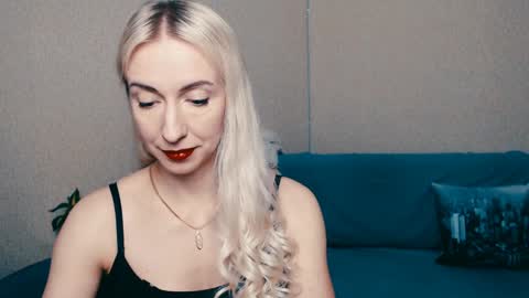 cute_smile_shy online show from 01-21-25, 07:17