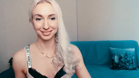 cute_smile_shy online show from 02-23-25, 11:22