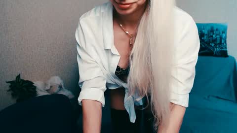 cute_smile_shy online show from 03-11-25, 11:33