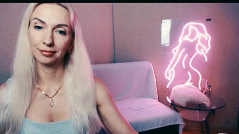 cute_smile_shy online show from 09-16-25, 06:31